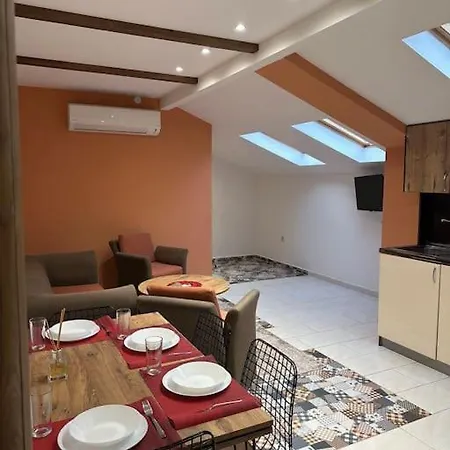 Apartment Center 5 *